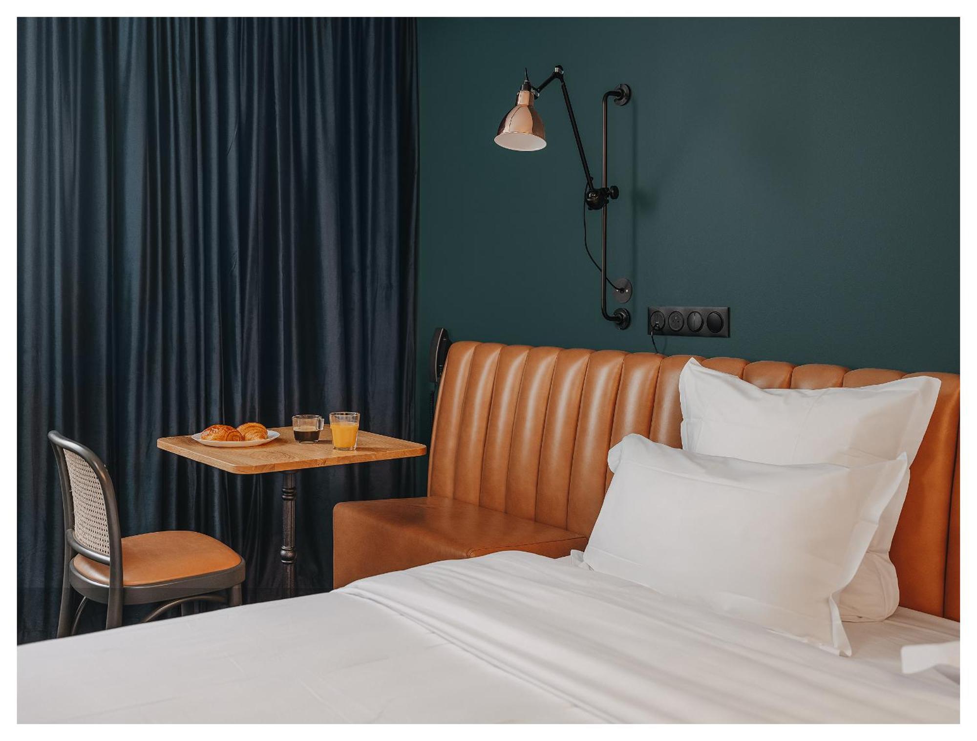 1.75 Paris Le Charme Hotel Exterior photo